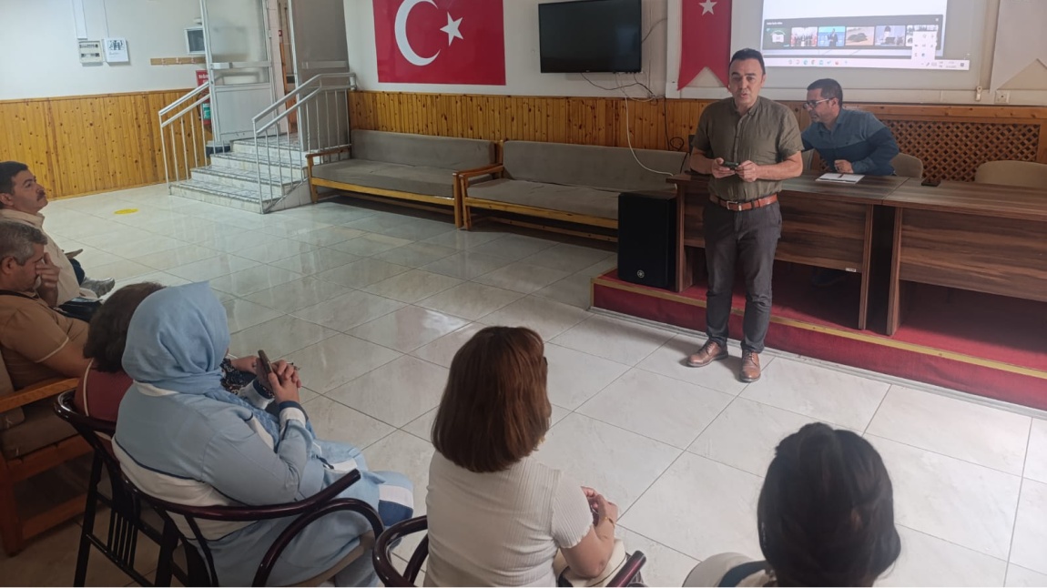 Okulumuzda MEBİ, BAĞIMSIZ HAREKET, EBA, HEMBA ve VELİVİZYON Konularında Genel Bilgilendirme Toplantısı Yapılmıştır